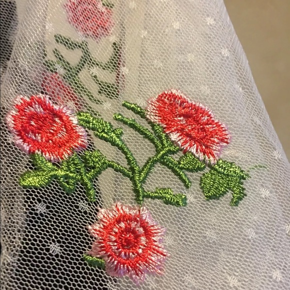 NWT ❤️ white lace Randy Lularoe small black flower - Picture 3 of 3